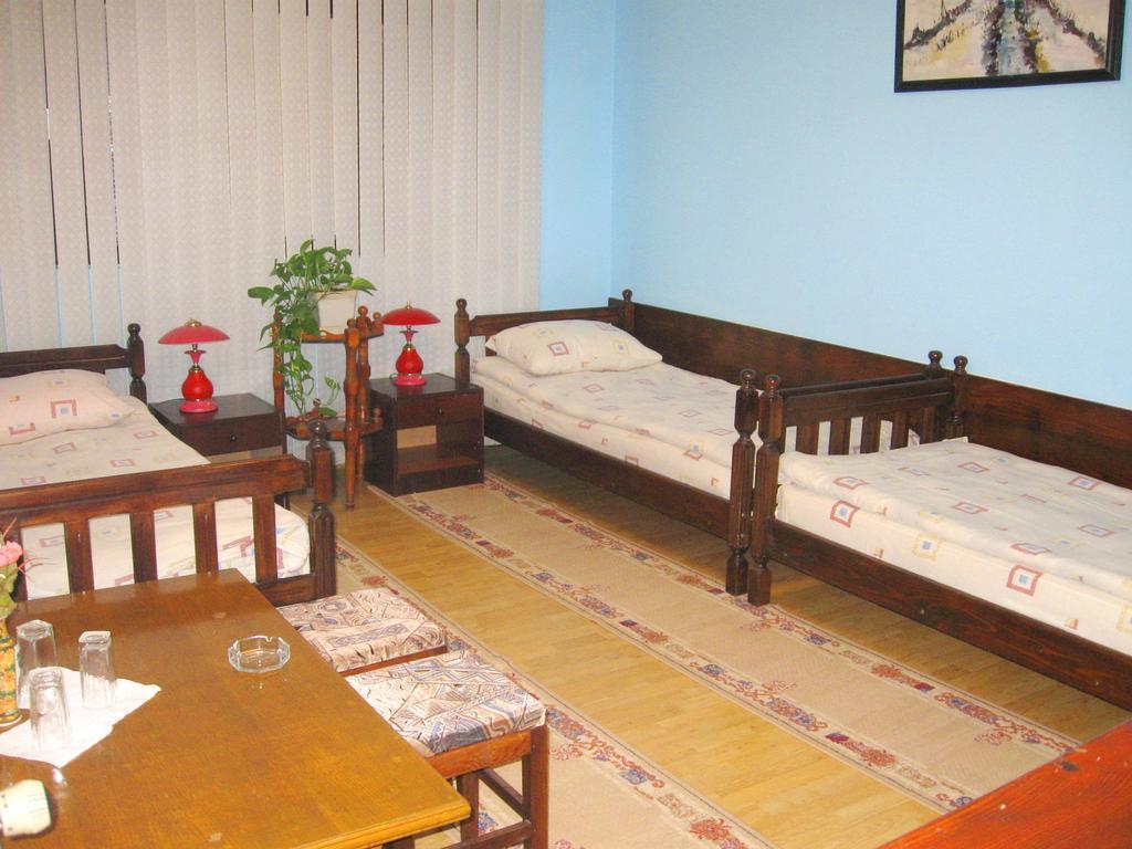 Amfora Rooms Caribrod Dimitrovgrad Phòng bức ảnh