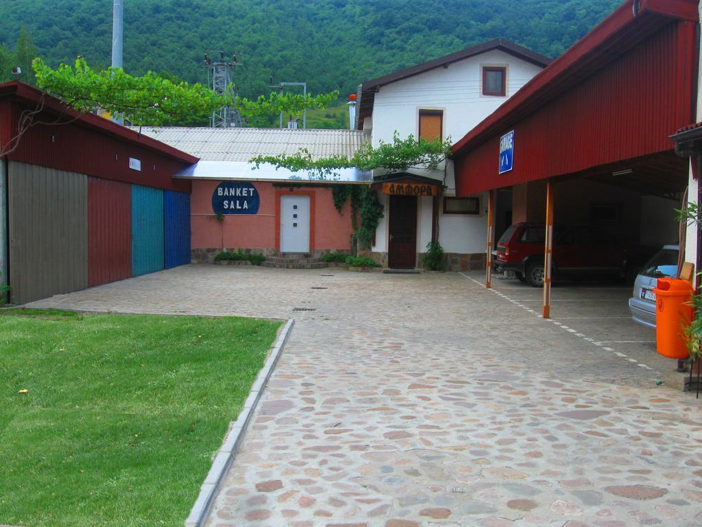Amfora Rooms Caribrod Dimitrovgrad Ngoại thất bức ảnh