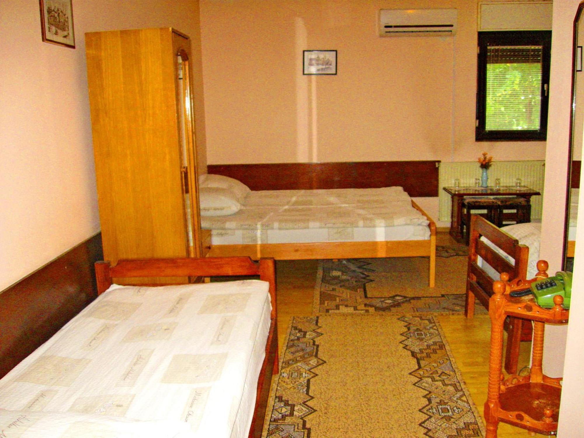 Amfora Rooms Caribrod Dimitrovgrad Phòng bức ảnh